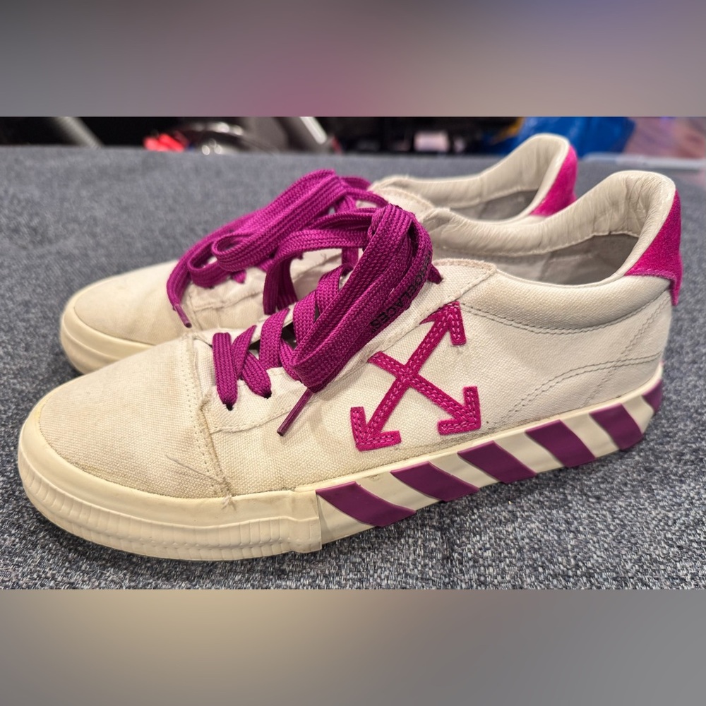 Off-White Women’s Vulcanized Sole Sneaker - White Fuchsia